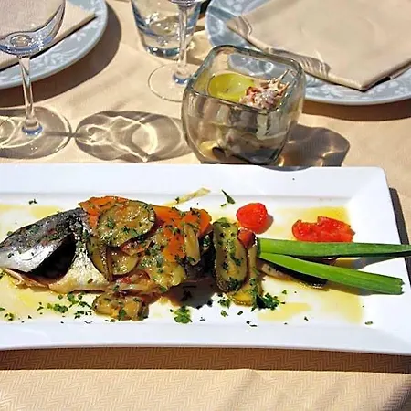 Angela Hotel 3*