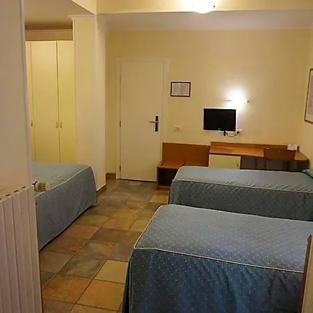 Angela Hotel 3*