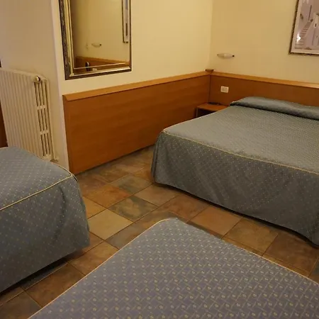 Angela Hotel 3*